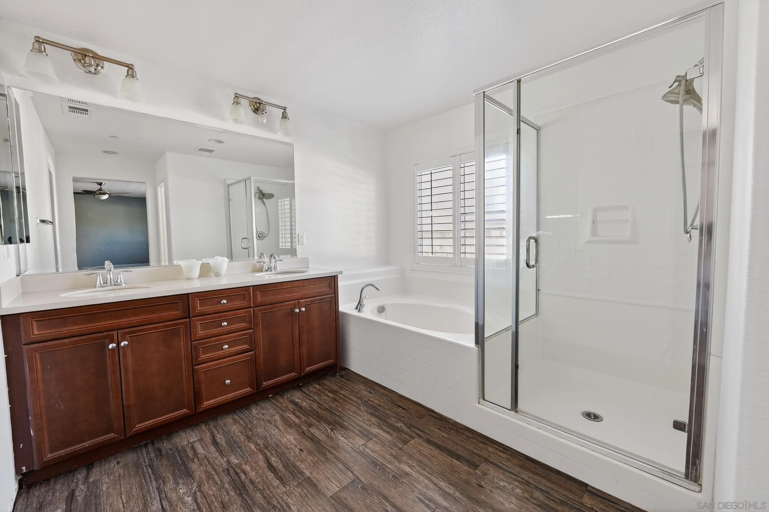 28324 Tupelo Road Menifee, CA 92584 - Photo 17 of 30 Primary bathroom, in primary bedroom, 2nd floor