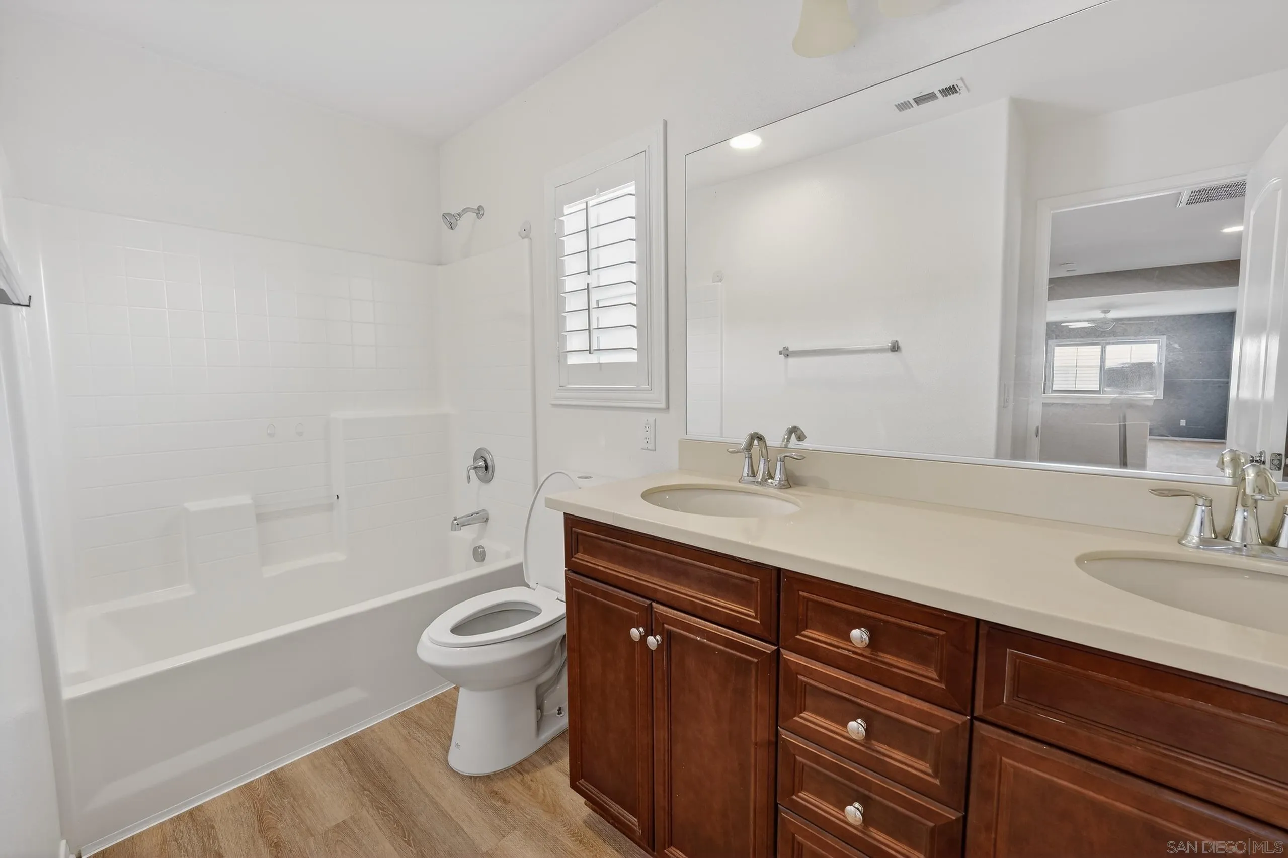 28324 Tupelo Road Menifee, CA 92584 - Photo 25 of 30 2nd Floor, bathroom three, located between bedroom three and bedroom four