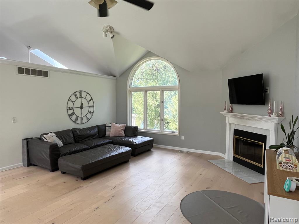 969 Bogie Lake Road White Lake, MI 48383 - Photo 2 of 29