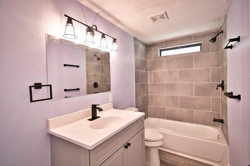 425 Post Hill Street Mason, TX 76856 - Photo 12 of 21 a bathroom with a sink a toilet and shower