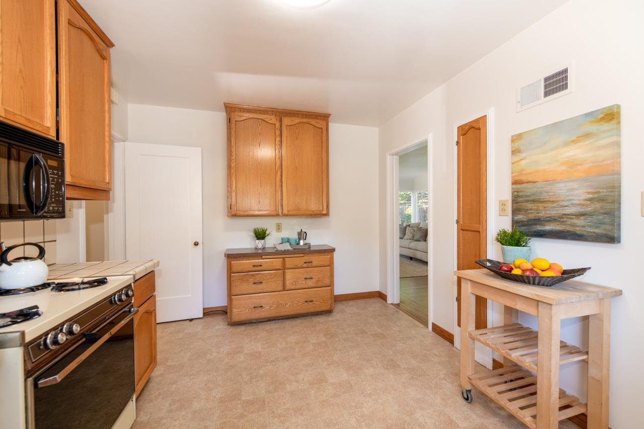 8 Oak Court Sunnyvale, CA 94086 - Photo 12 of 30 a room with furniture and a flat screen tv