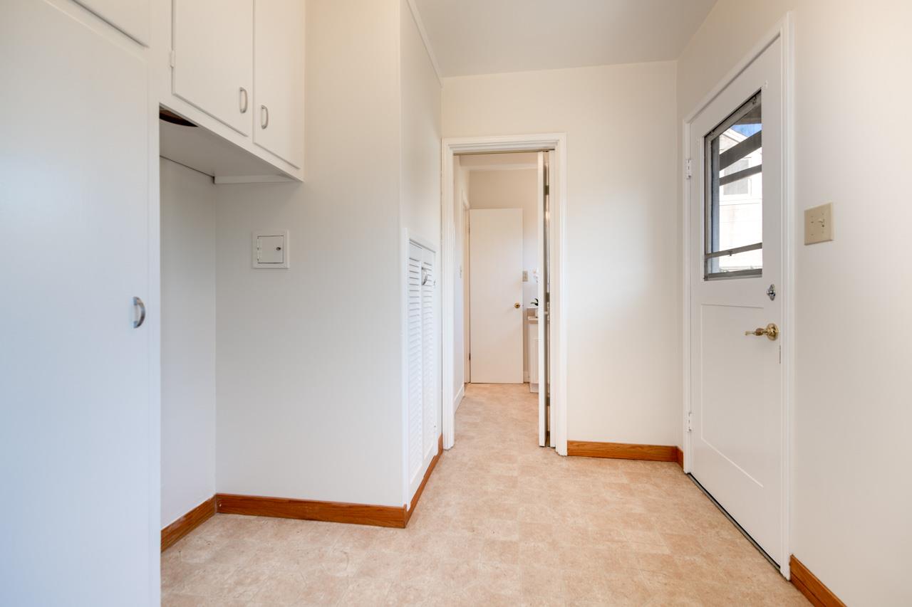 8 Oak Court Sunnyvale, CA 94086 - Photo 13 of 30 an empty room with windows
