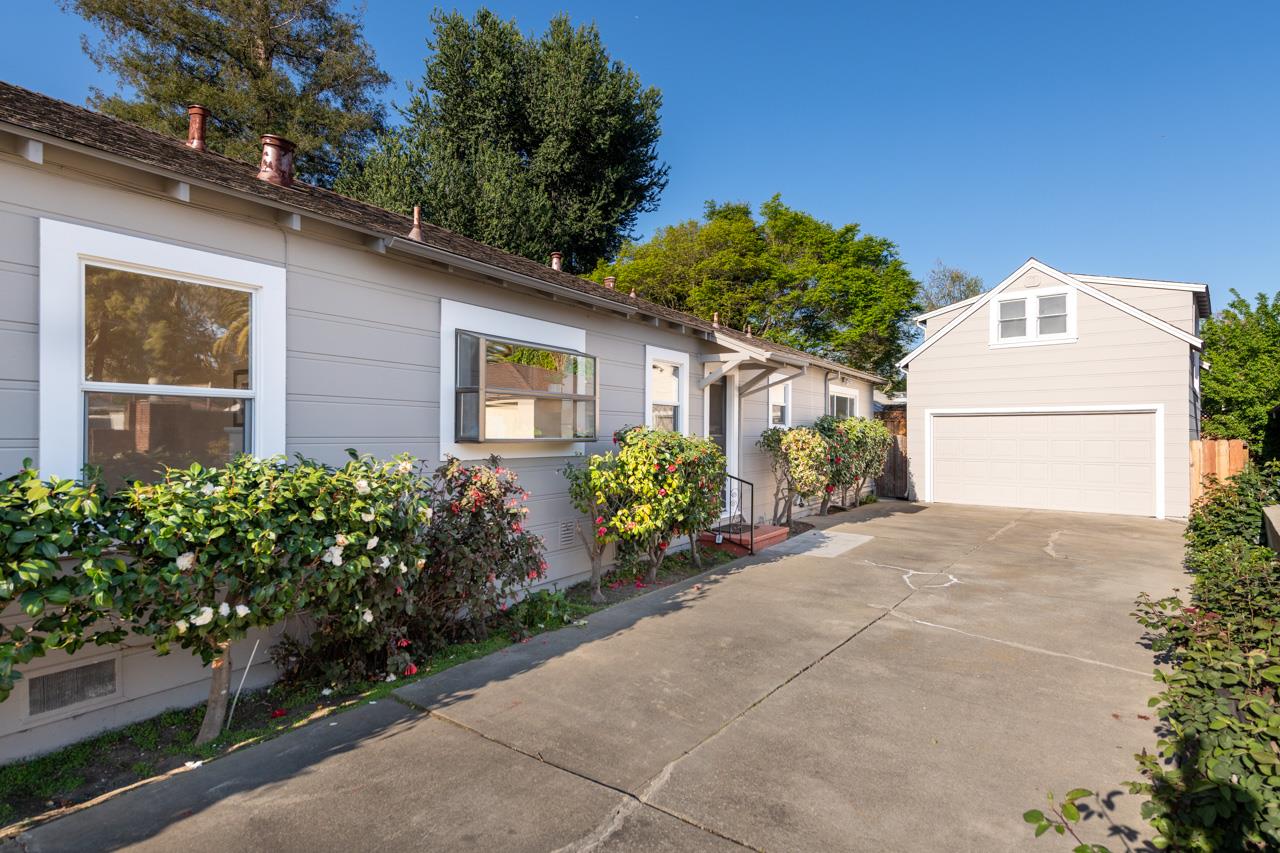 8 Oak Court Sunnyvale, CA 94086 - Photo 21 of 30 a front view of a house with garden