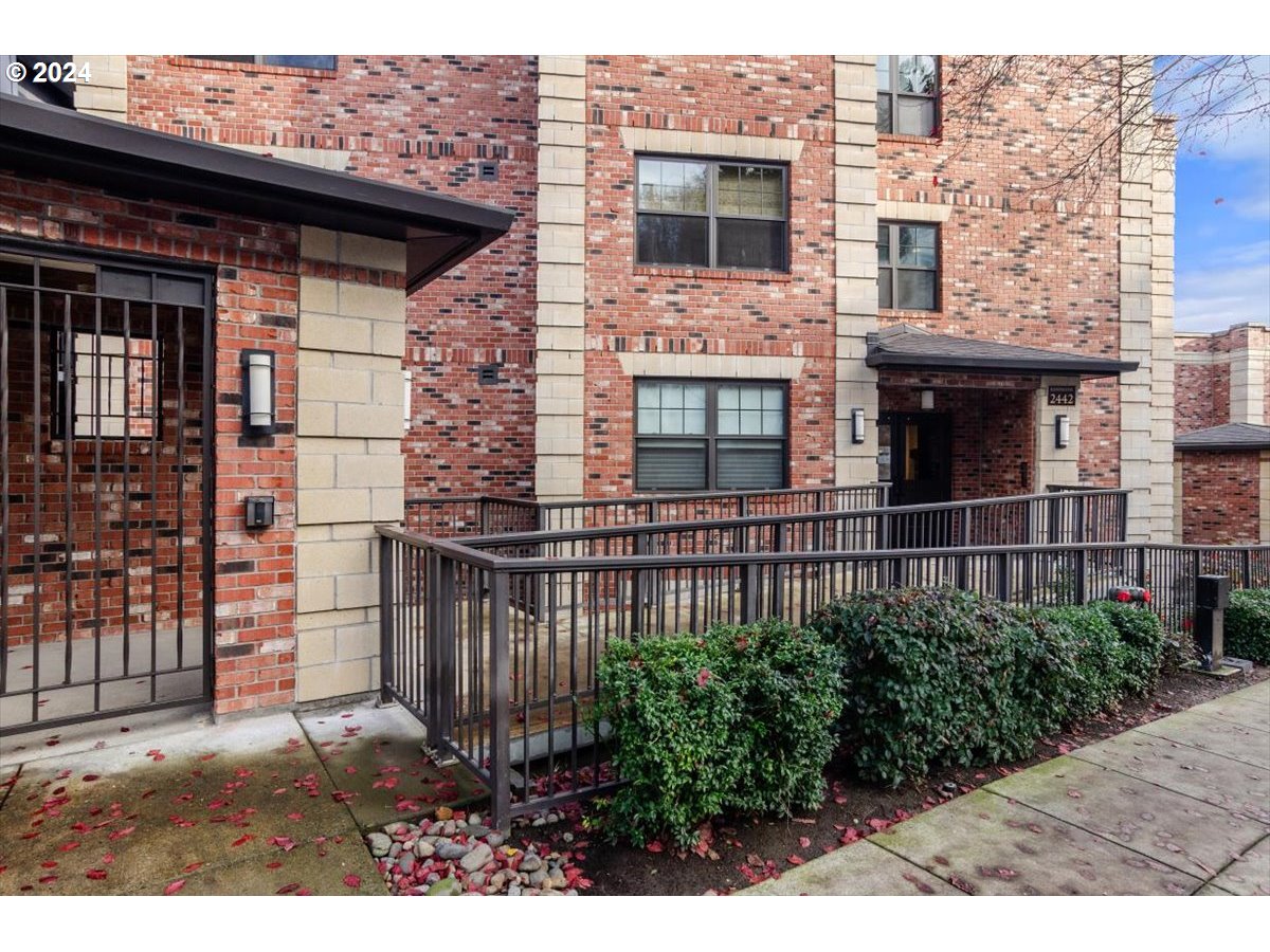 2442 Northwest Westover Road, Unit 3301 Portland, OR 97210 - Photo 29 of 31 Exterior