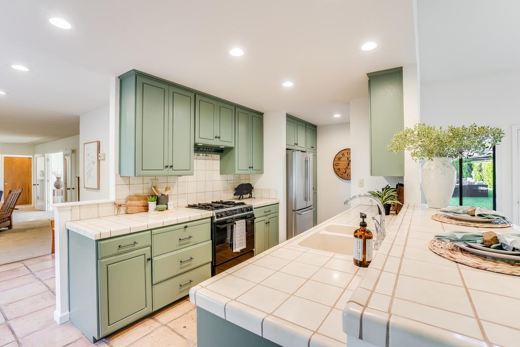 306 Wheelock Road Watsonville, CA 95076 - Photo 7 of 41