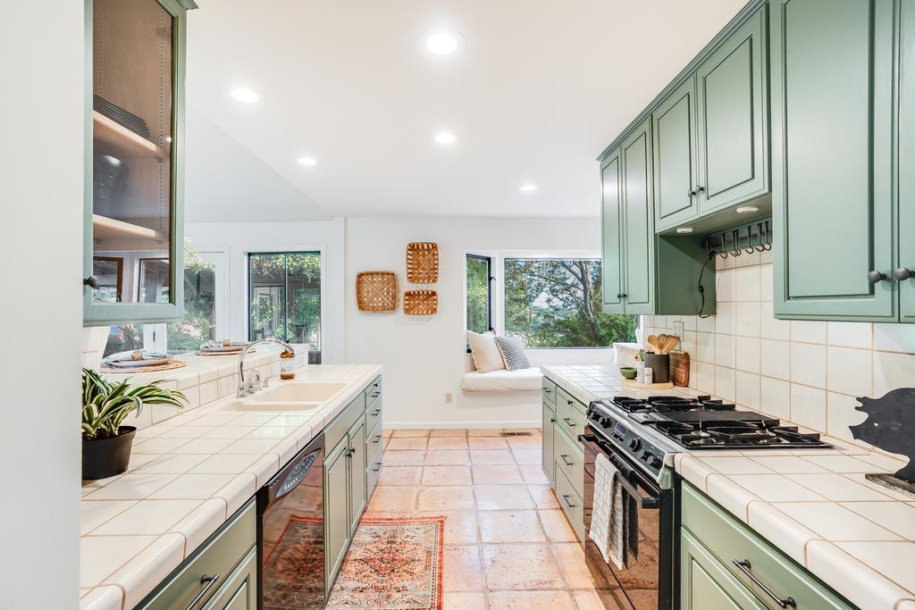 306 Wheelock Road Watsonville, CA 95076 - Photo 8 of 41
