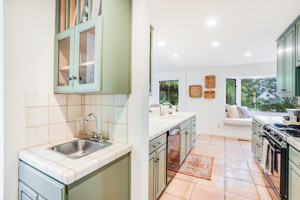 306 Wheelock Road Watsonville, CA 95076 - Photo 10 of 41