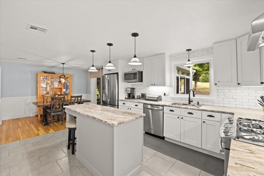 14 Cliff Road Bellingham, MA 02019 - Photo 4 of 40
