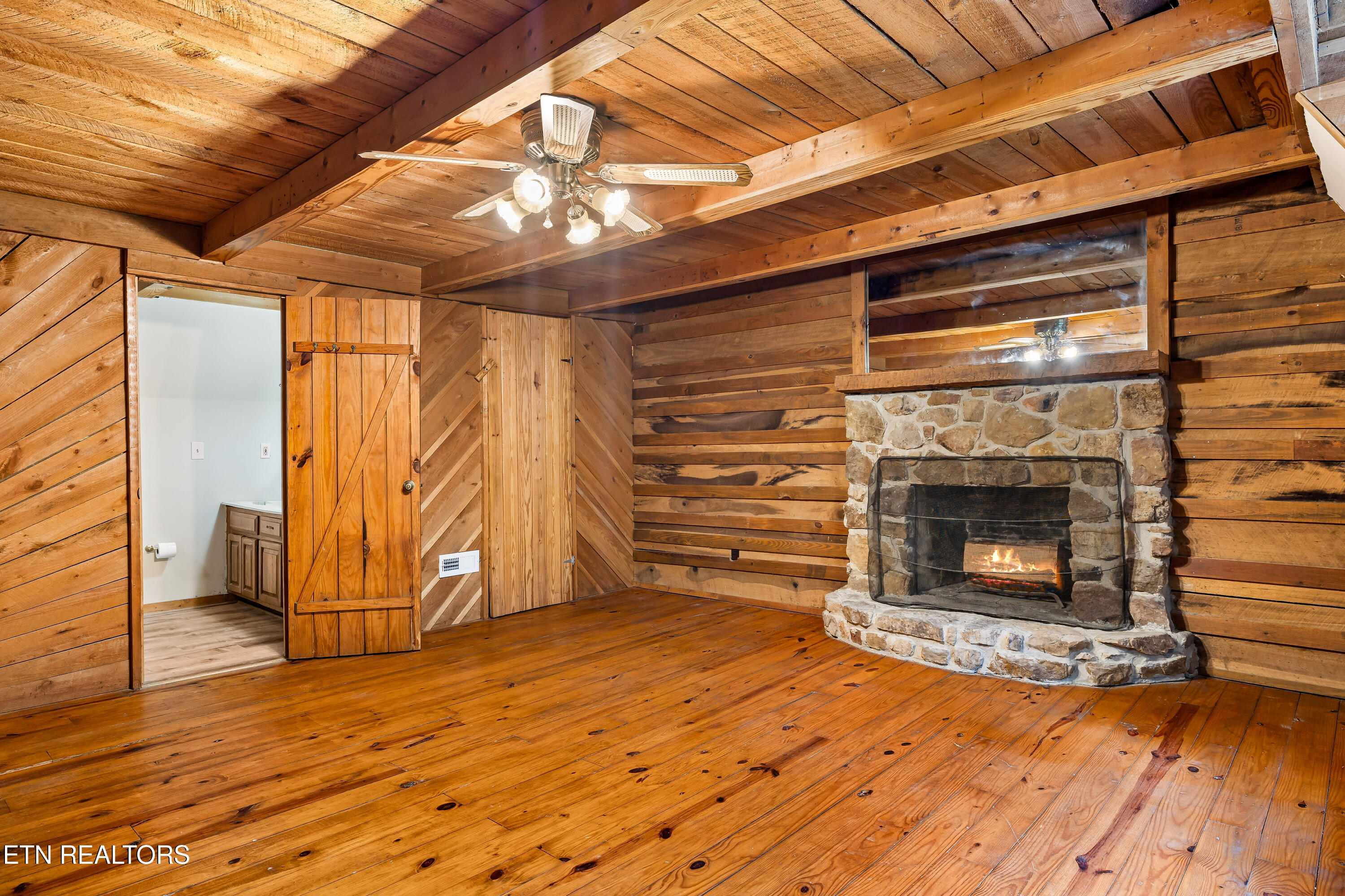 143 Old Cove Road Walland, TN 37886 - Photo 26 of 49 Primary Bed/Bath