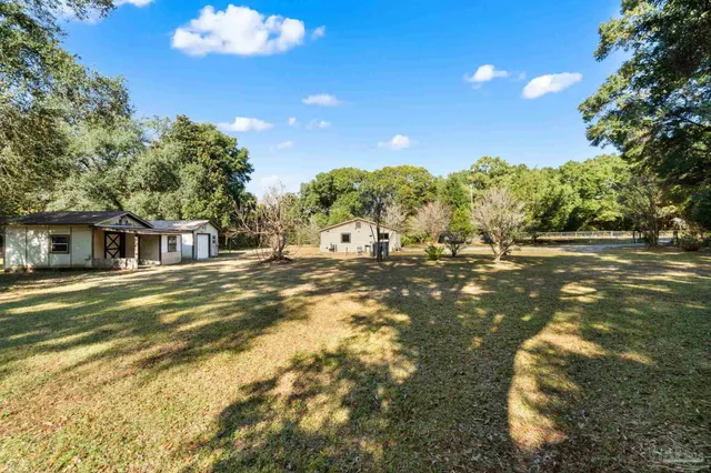 a view of a house with a yard