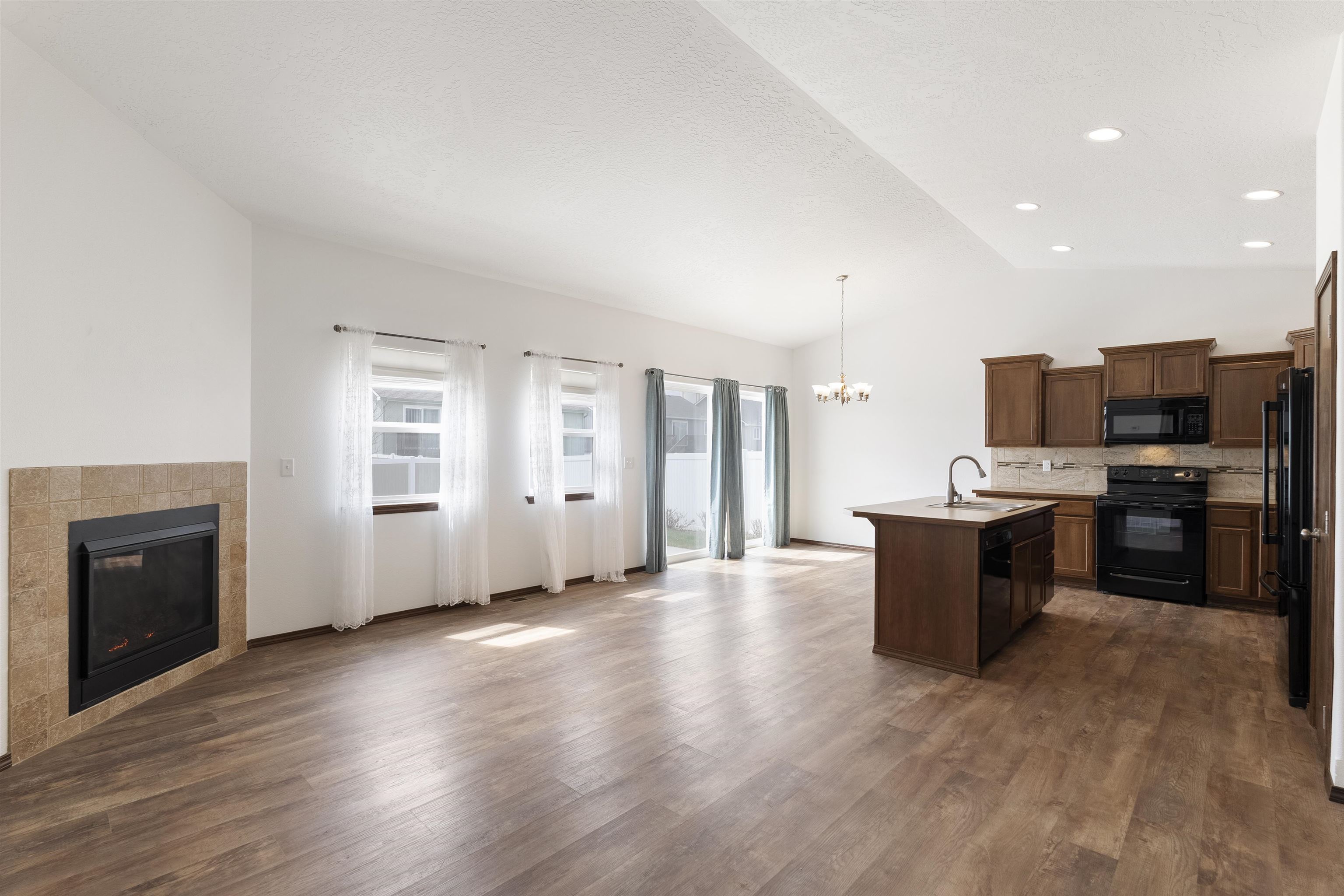 1815 West Jay Avenue Spokane, WA 99208 - Photo 2 of 23