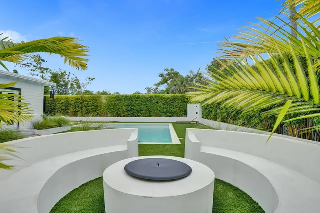 a view of swimming pool with a back yard