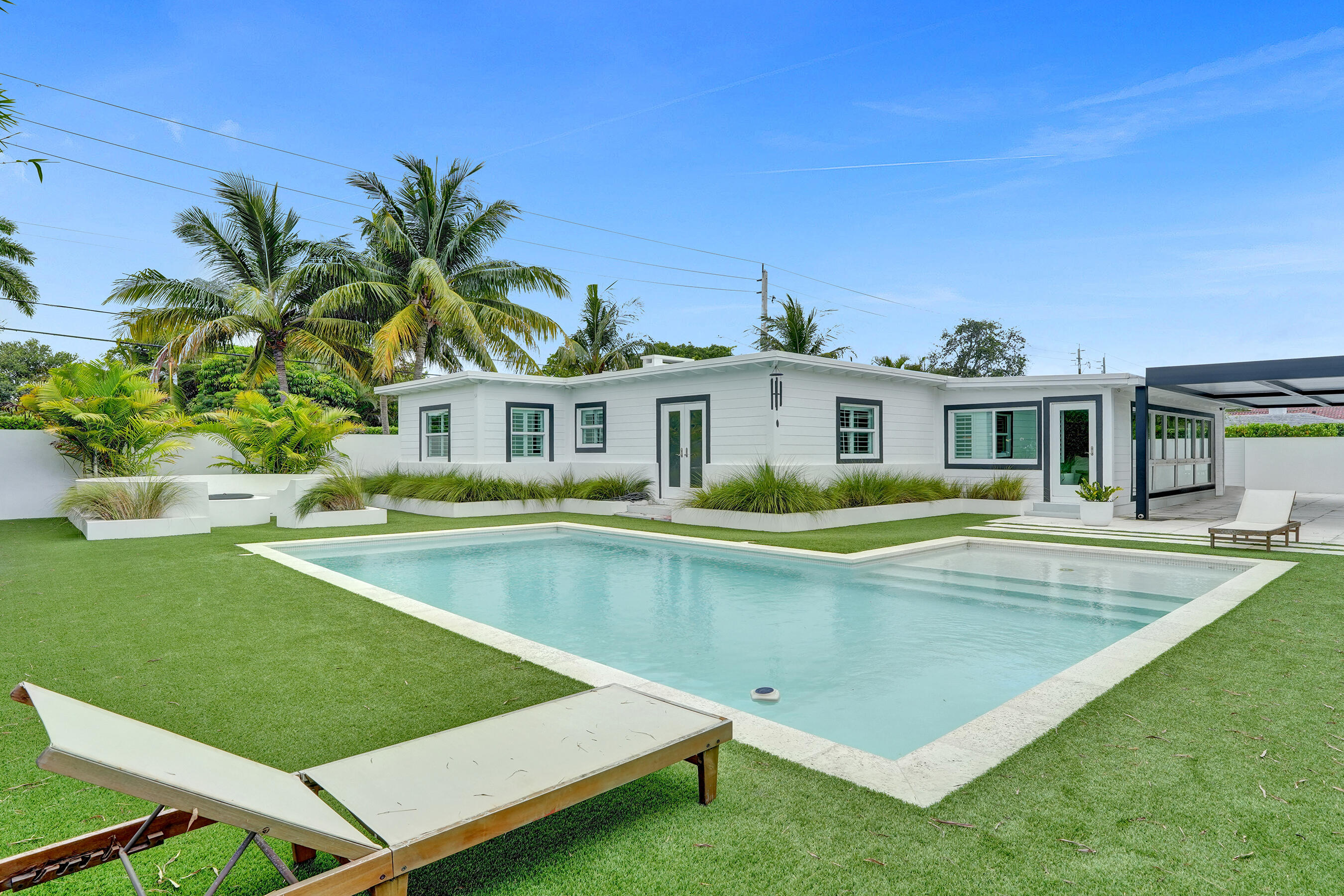 915 North Swinton Avenue Delray Beach, FL 33444 - Photo 3 of 23 a view of a house with swimming pool and a yard