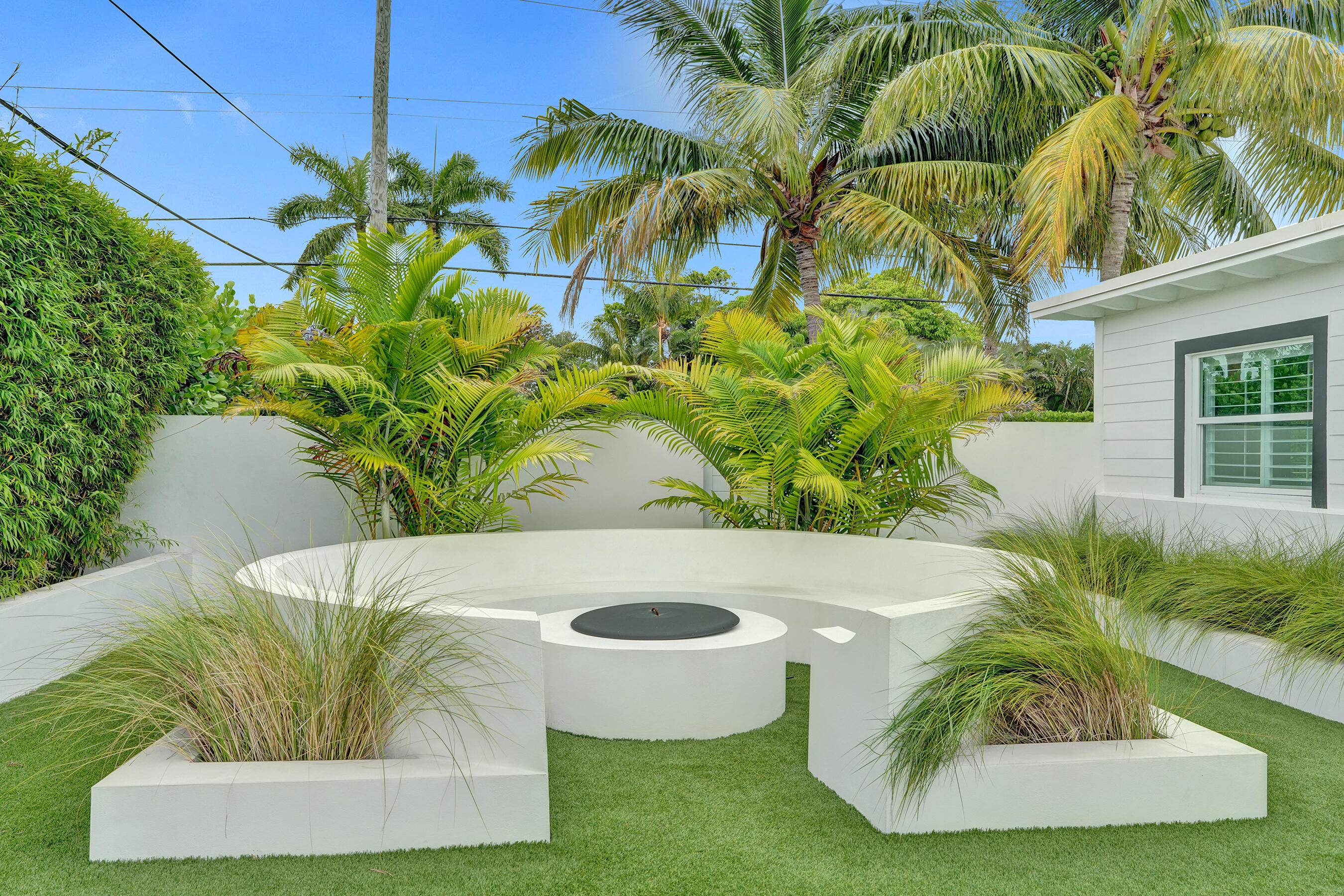 915 North Swinton Avenue Delray Beach, FL 33444 - Photo 4 of 23 a view of a vase of flowers sitting on a table