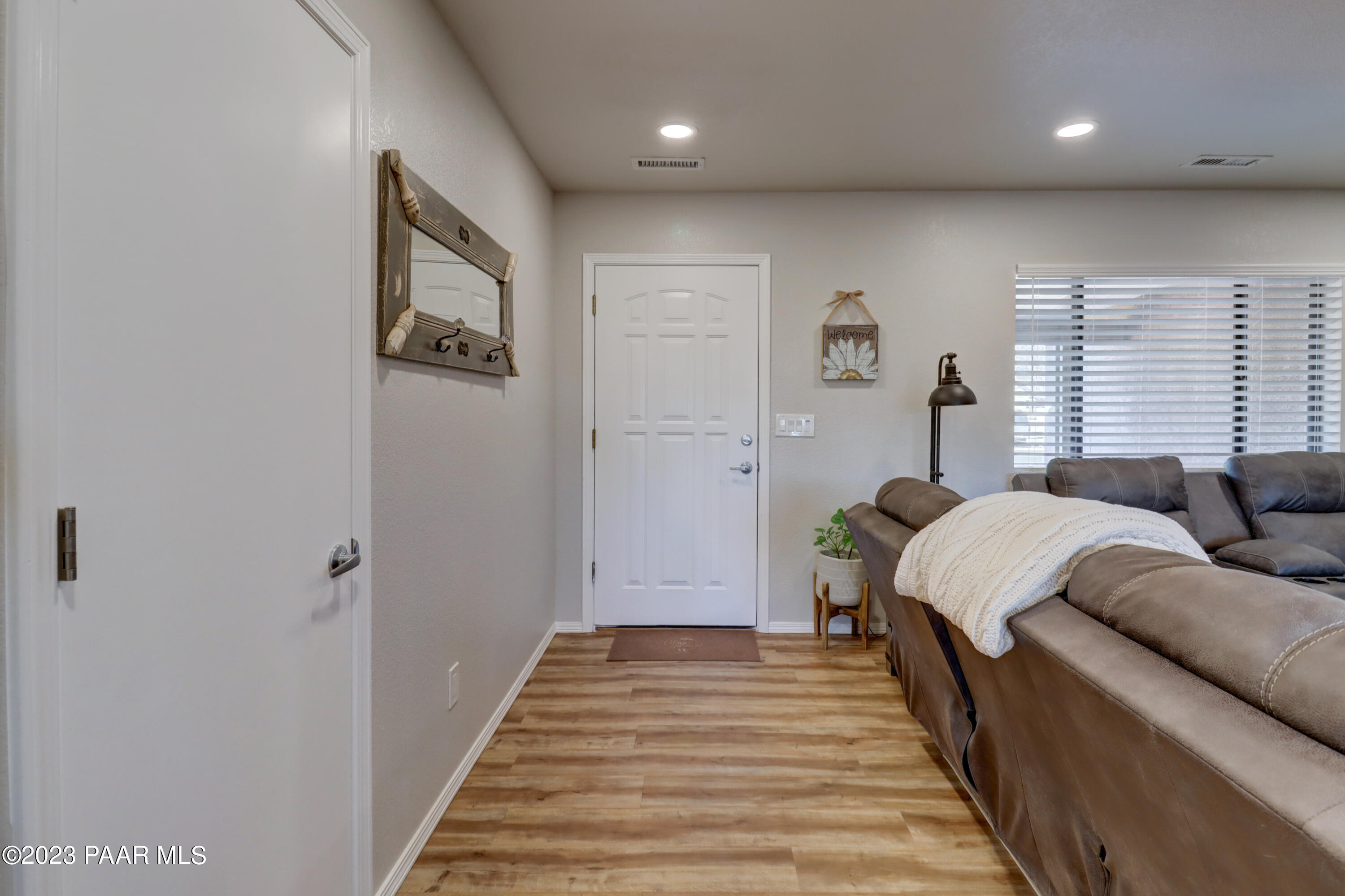 5651 North Long Rifle Road Prescott Valley, AZ 86314 - Photo 5 of 36 Foyer
