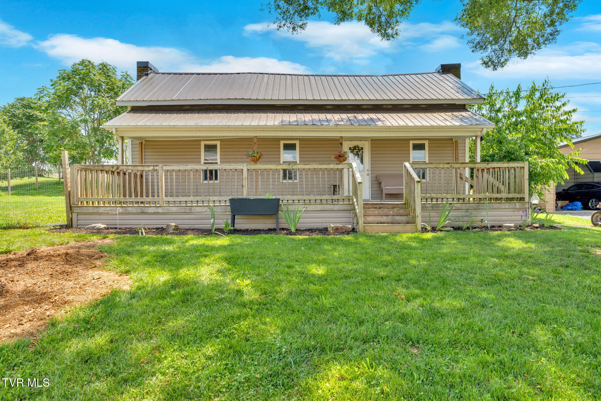 104 Kincheloe Road Fall Branch, TN 37656 - Photo 1 of 34 1-web-or-mls-JH 20250625-073