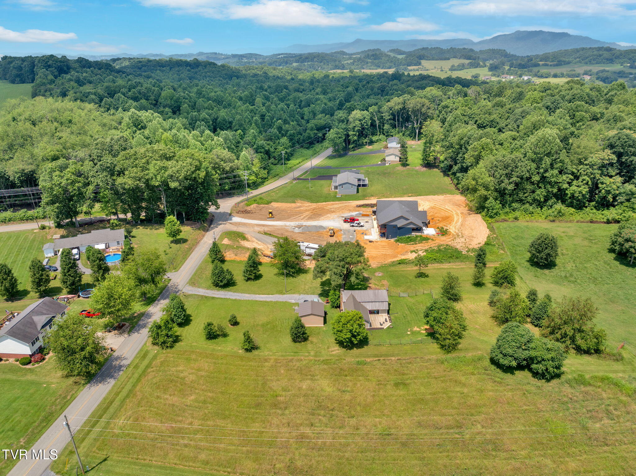 104 Kincheloe Road Fall Branch, TN 37656 - Photo 11 of 34 27-web-or-mls-JH 20250625-085