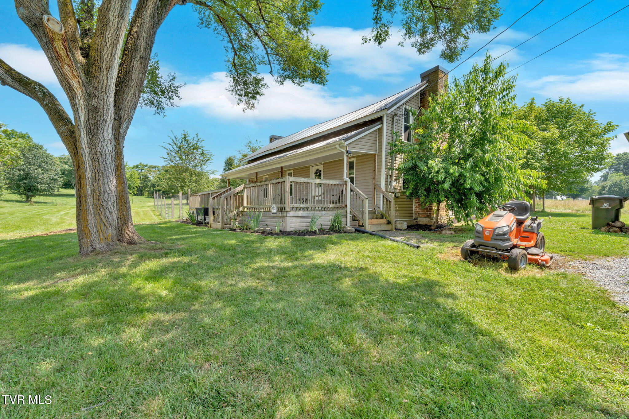 104 Kincheloe Road Fall Branch, TN 37656 - Photo 15 of 34 22-web-or-mls-JH 20250625-064