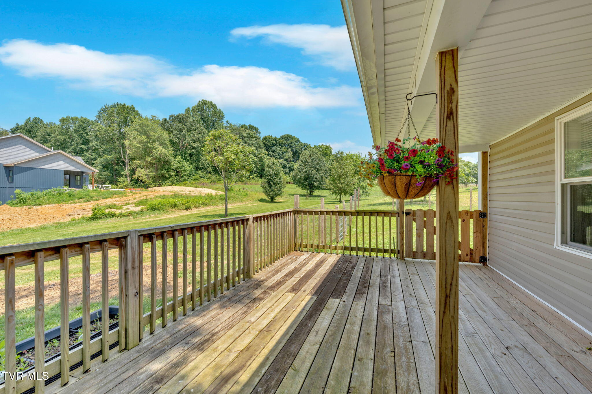 104 Kincheloe Road Fall Branch, TN 37656 - Photo 16 of 34 21-web-or-mls-JH 20250625-061