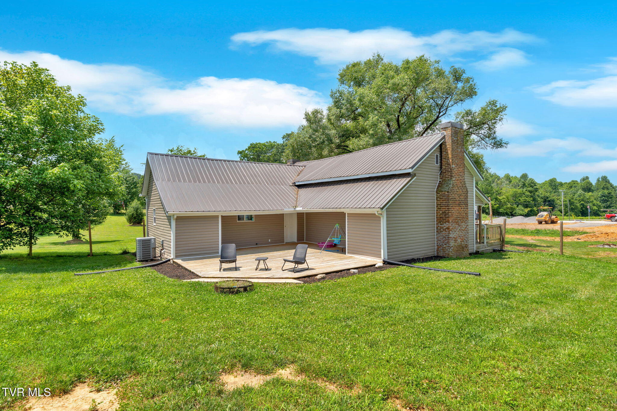 104 Kincheloe Road Fall Branch, TN 37656 - Photo 4 of 34 32-web-or-mls-JH 20250625-100