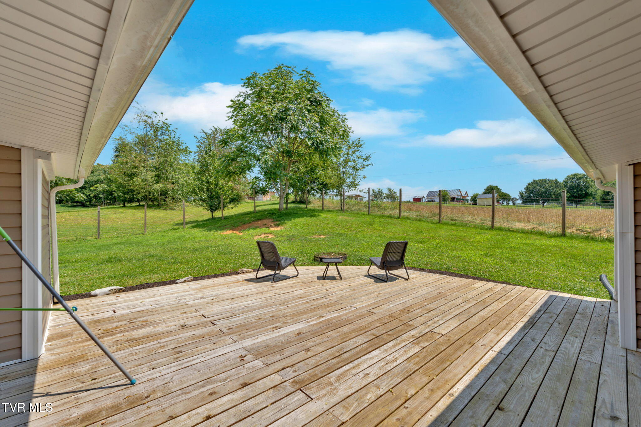 104 Kincheloe Road Fall Branch, TN 37656 - Photo 6 of 34 33-web-or-mls-JH 20250625-103