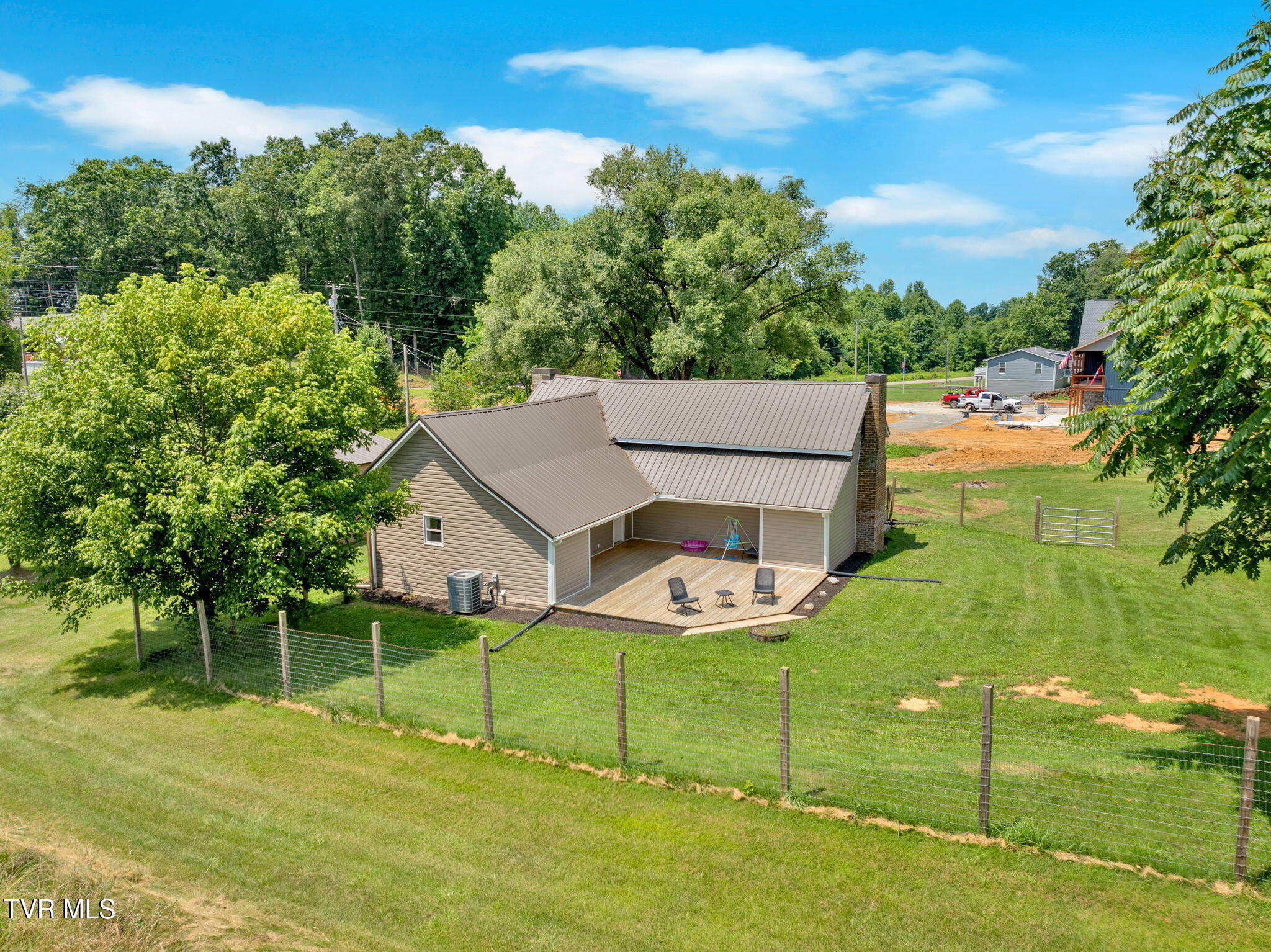 104 Kincheloe Road Fall Branch, TN 37656 - Photo 8 of 34 30-web-or-mls-JH 20250625-094