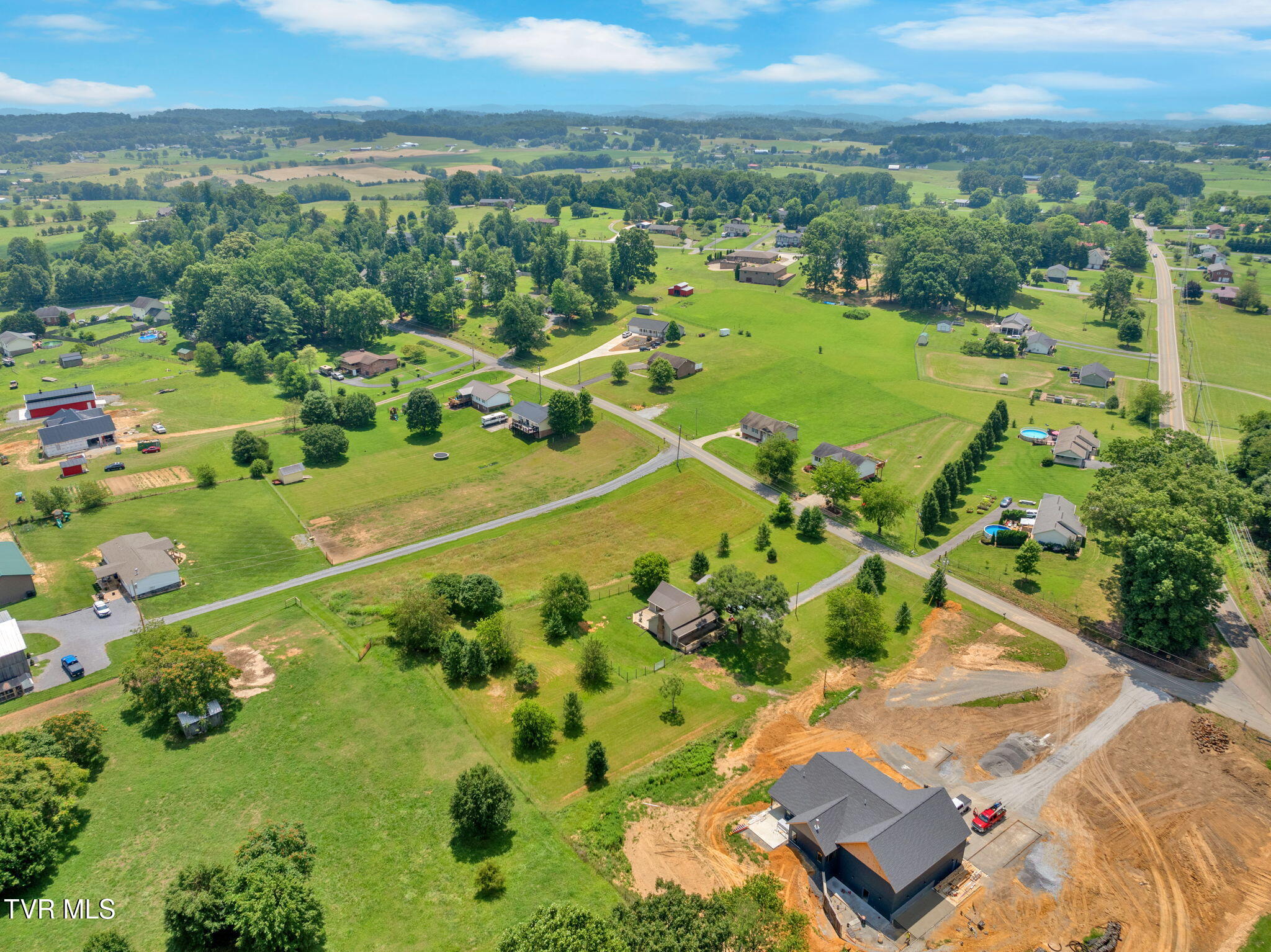 104 Kincheloe Road Fall Branch, TN 37656 - Photo 9 of 34 29-web-or-mls-JH 20250625-091
