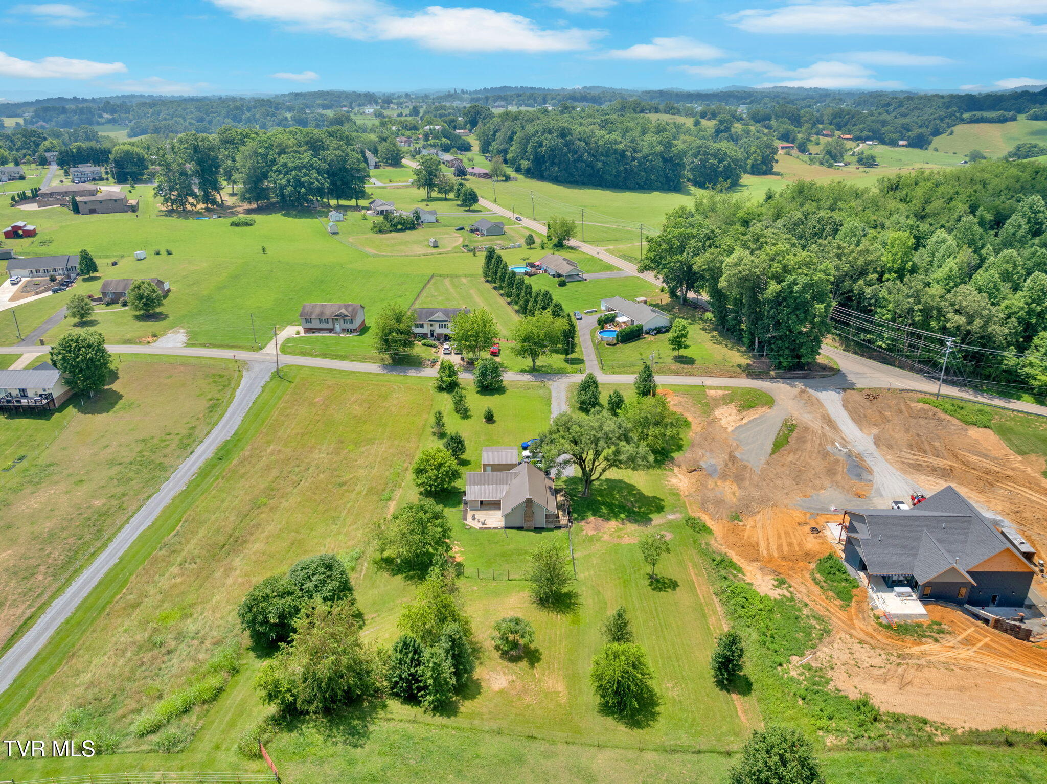 104 Kincheloe Road Fall Branch, TN 37656 - Photo 10 of 34 28-web-or-mls-JH 20250625-088