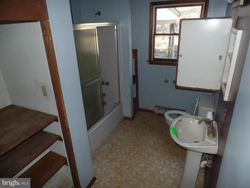 26 Windy Hill Road Newville, PA 17241 - Photo 7 of 19 Bath