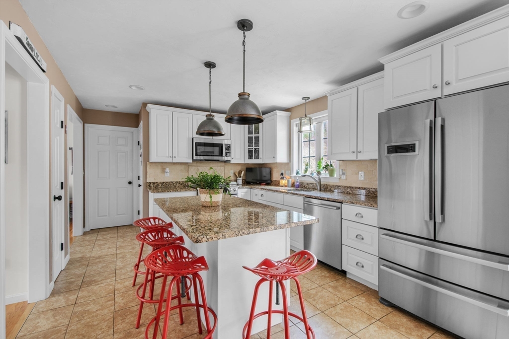 4 Brintnal Drive Rutland, MA 01543 - Photo 8 of 39