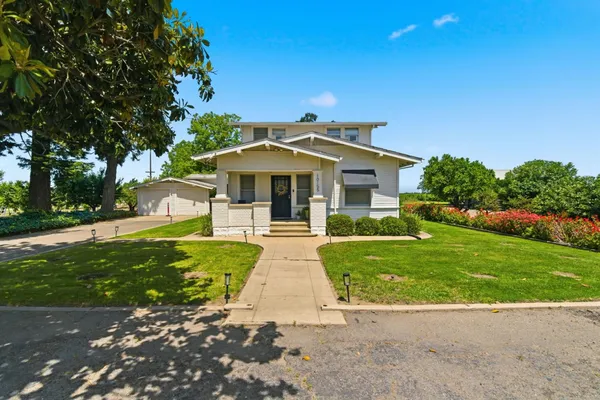 $1,700,000 | 10155 East Kettleman Lane, Lodi, CA 95240