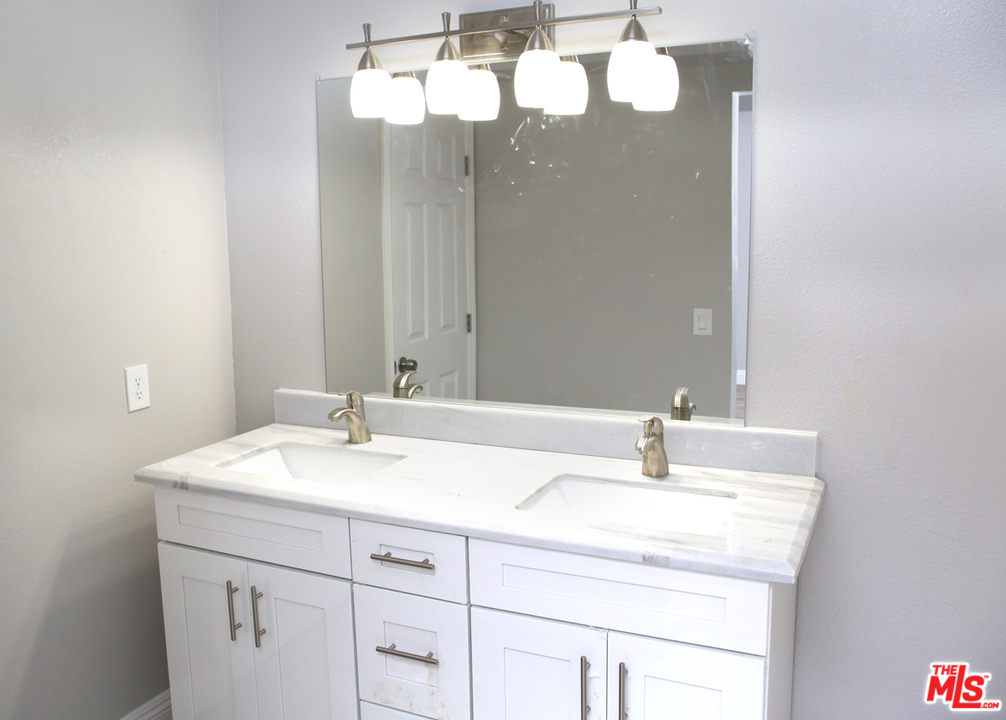 121 Racquet Club Drive Compton, CA 90220 - Photo 12 of 19 Gallery Image 12