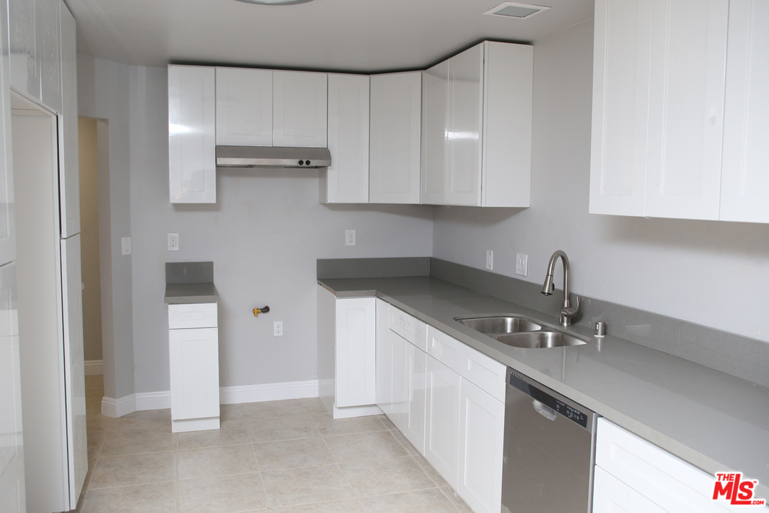 121 Racquet Club Drive Compton, CA 90220 - Photo 6 of 19 Gallery Image 6