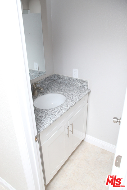 121 Racquet Club Drive Compton, CA 90220 - Photo 9 of 19 Gallery Image 9