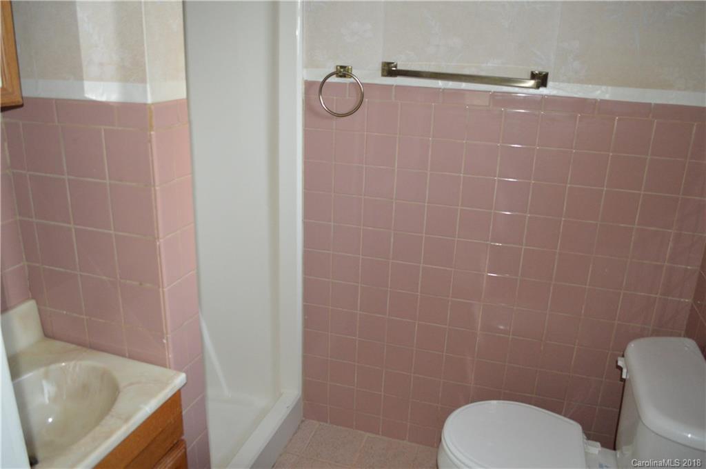 3960 Old Clyde Road Clyde, NC 28721 - Photo 22 of 36 a bathroom with a toilet a sink and bathtub