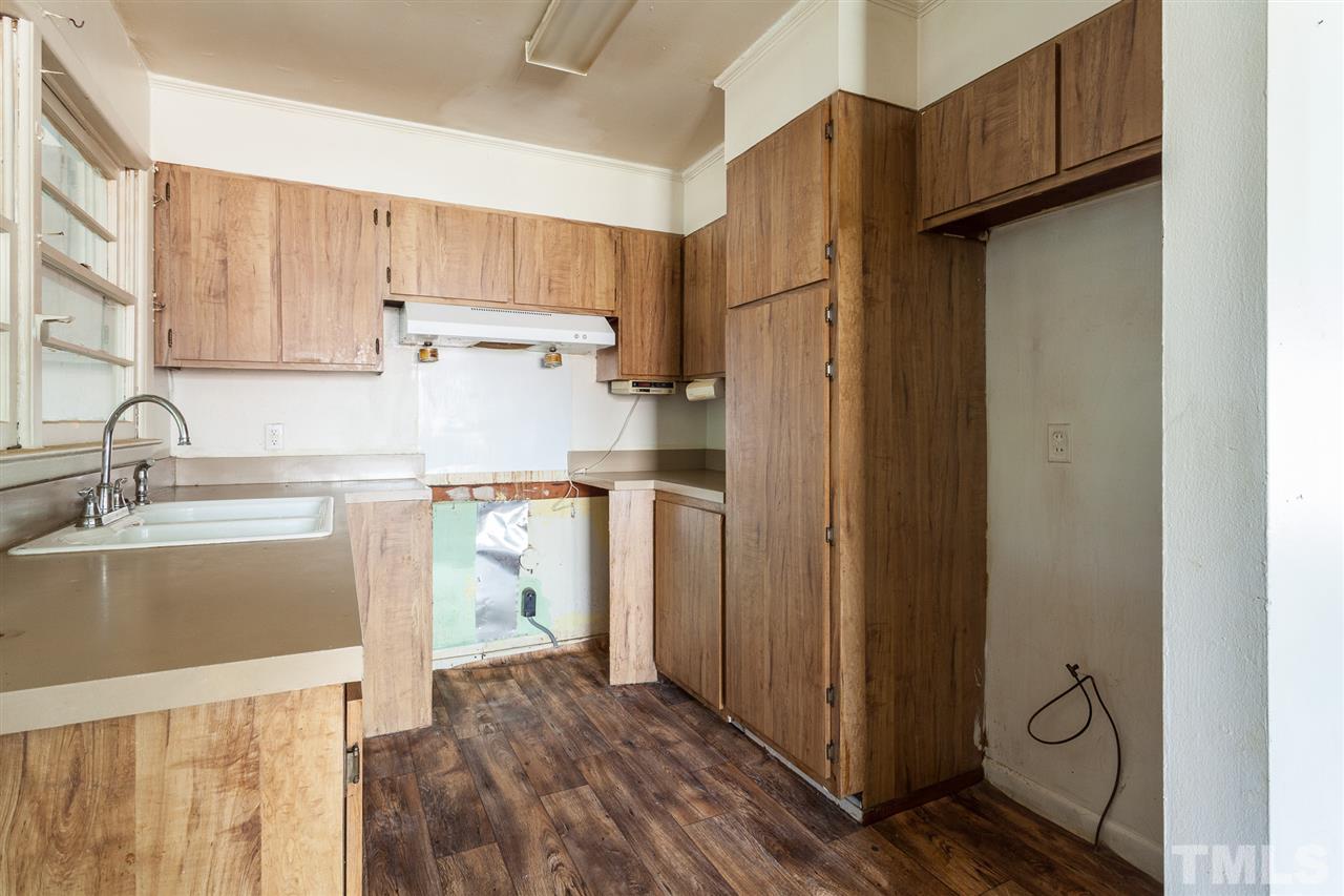 933 Friar Tuck Road Raleigh, NC 27610 - Photo 8 of 28