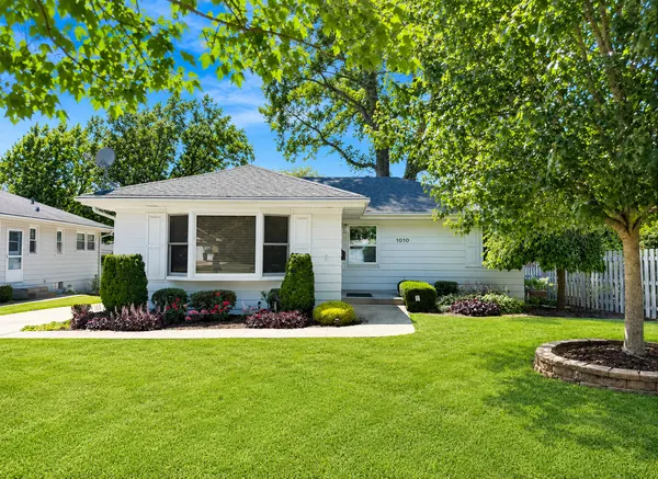 $550,000 | 1010 Lyford Lane, Wheaton, IL 60189