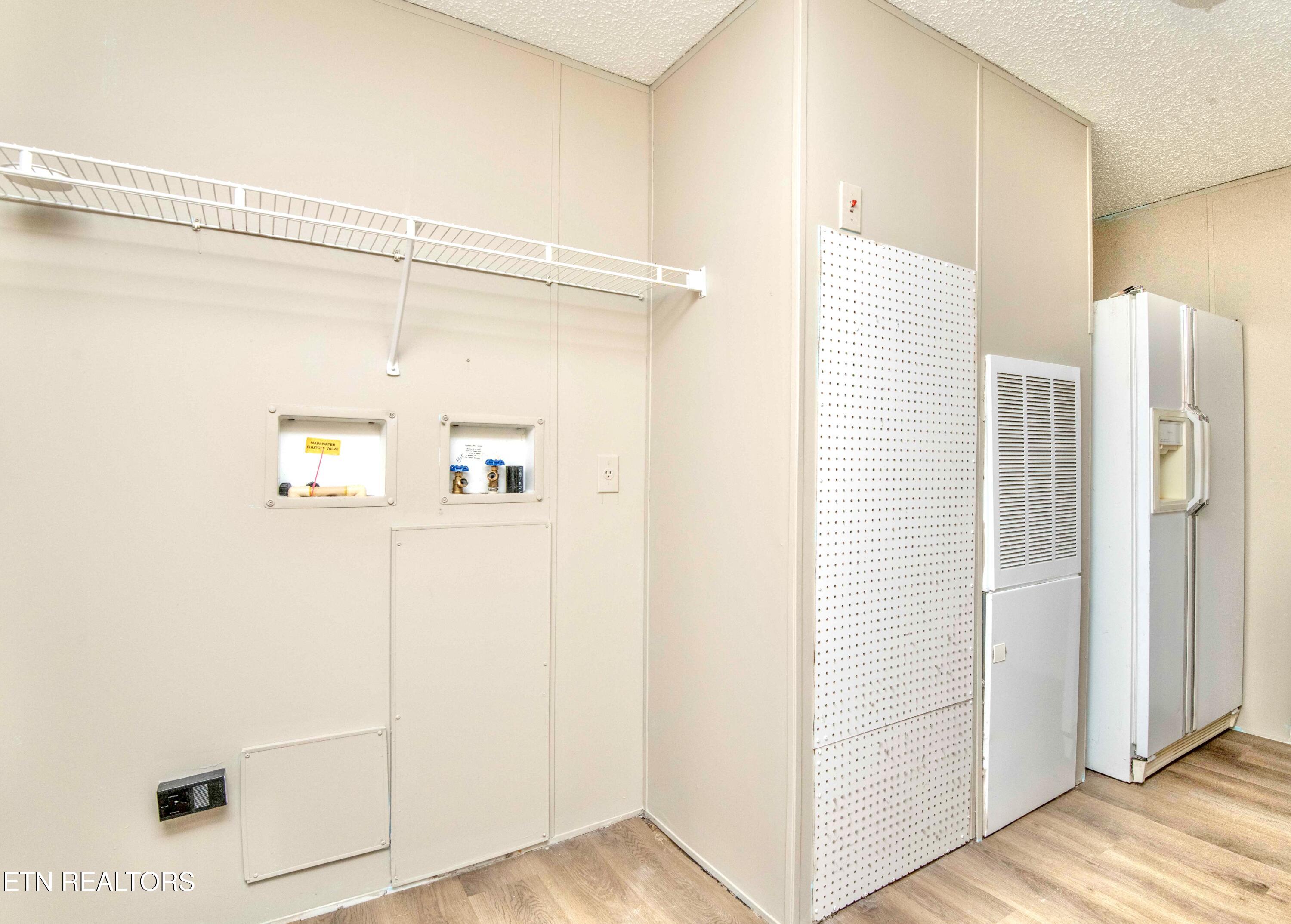 7645 Hunters Ridge Way Knoxville, TN 37914 - Photo 14 of 22 LAUNDRY ROOM