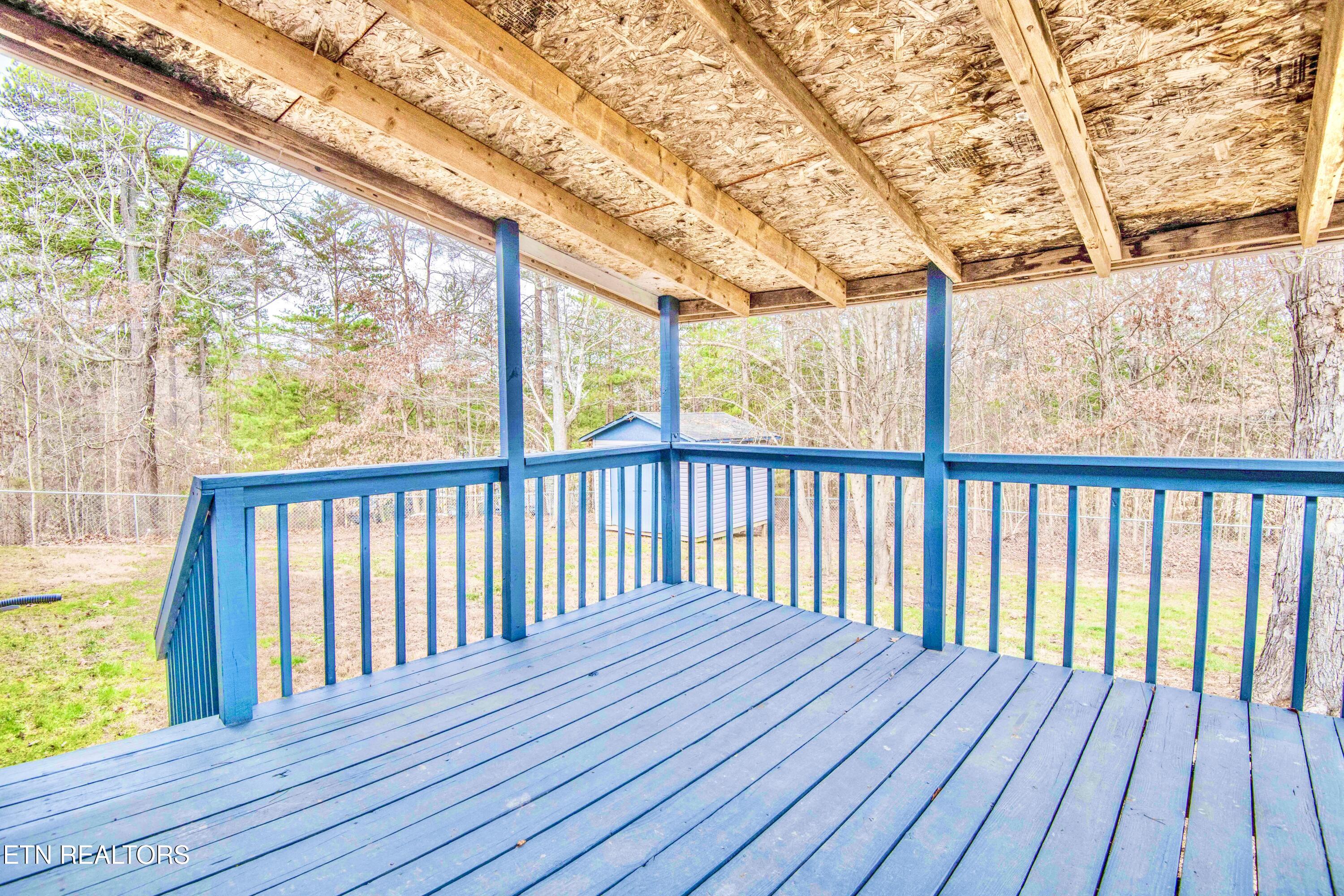 7645 Hunters Ridge Way Knoxville, TN 37914 - Photo 16 of 22 REAR DECK