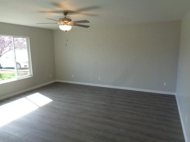 270 Manning Avenue Reedley, CA 93654 - Photo 2 of 14 Living Room