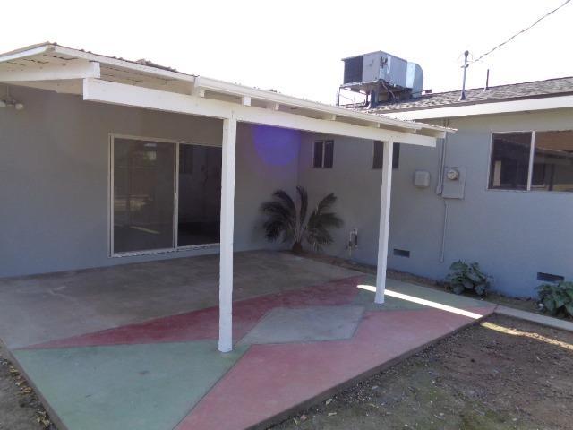 270 Manning Avenue Reedley, CA 93654 - Photo 12 of 14 Covered Patio