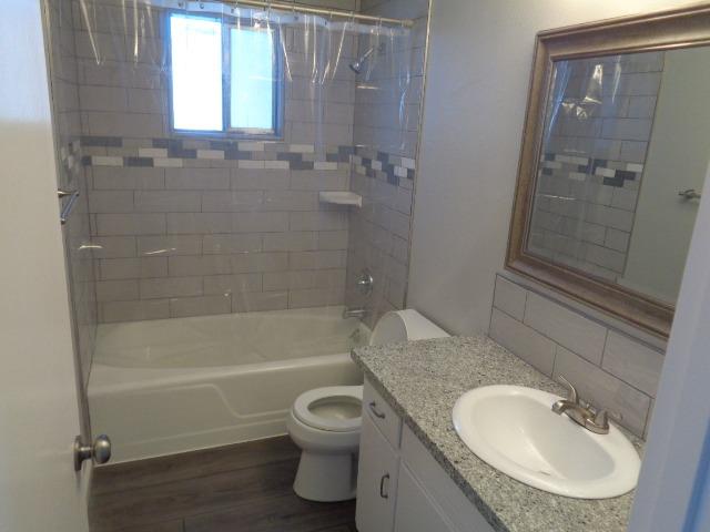 270 Manning Avenue Reedley, CA 93654 - Photo 8 of 14 Remodeled Hall Bathroom