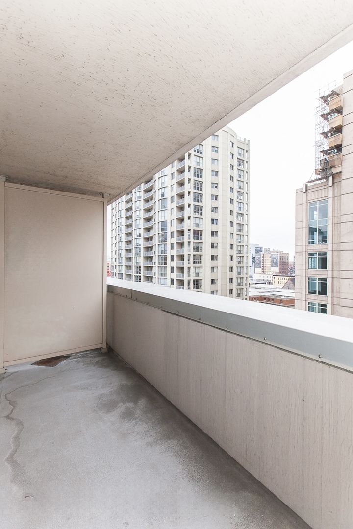 545 North Dearborn Street, Unit 902 Chicago, IL 60654 - Photo 14 of 16 a view of an empty room with a window