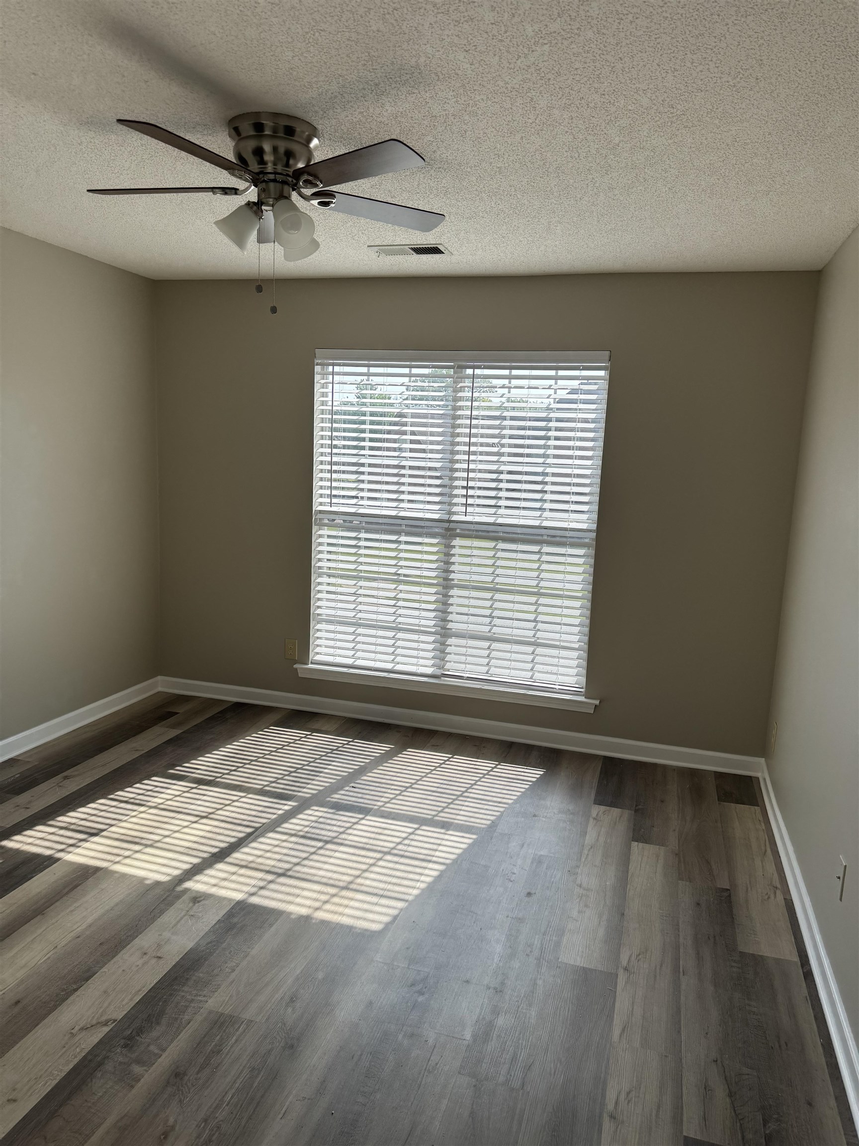 5393 Hightor Lane Memphis, TN 38125 - Photo 12 of 28 a view of an empty room and window