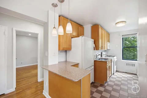 $675,000 | 25-34 Crescent Street, Unit 2K | Astoria