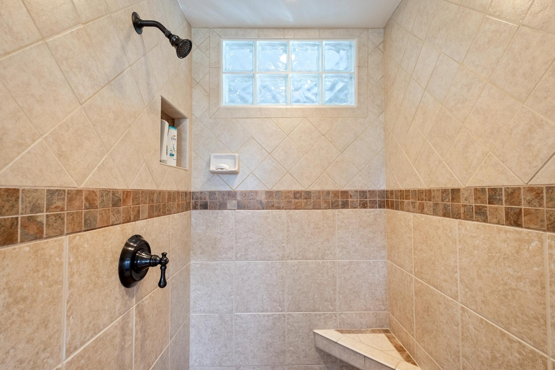 19800 Connarn Road Bend, OR 97703 - Photo 29 of 50 Primary shower
