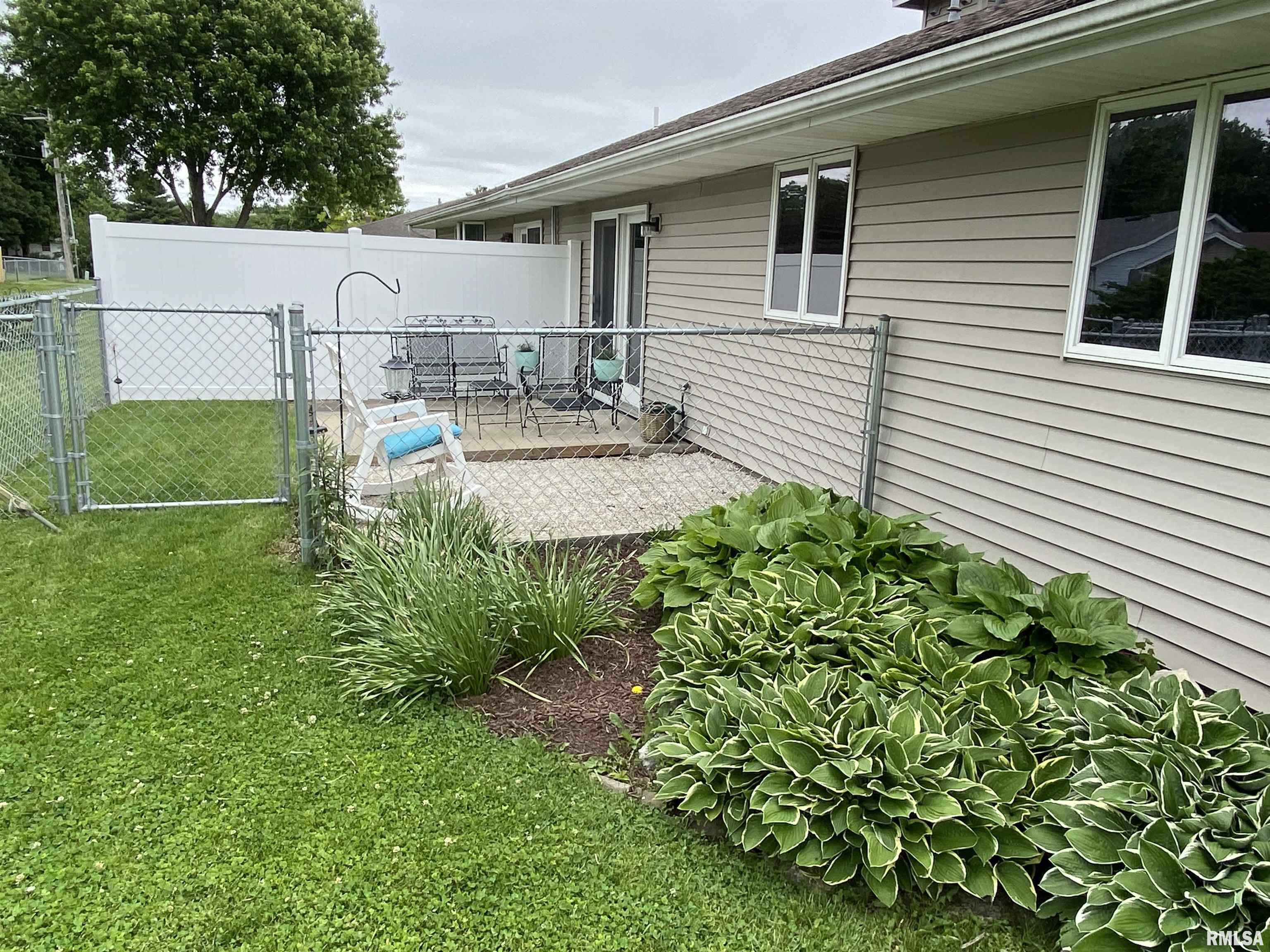 1547 East Myrtle Street Canton, IL 61520 - Photo 3 of 23