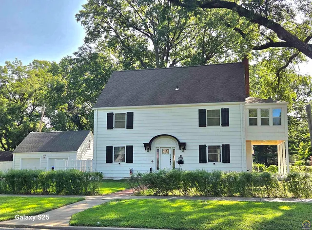 $395,000 | 1432 Southwest MacVicar Avenue, Topeka, KS 66604