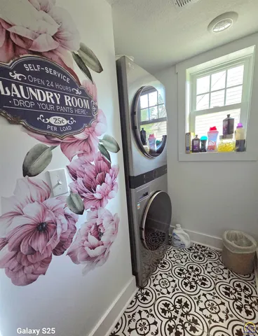 $395,000 | 1432 Southwest MacVicar Avenue, Topeka, KS 66604