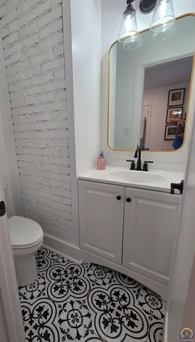 $395,000 | 1432 Southwest MacVicar Avenue, Topeka, KS 66604